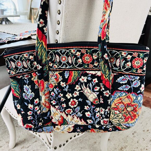 Vera Bradly Retired "Versailles" Floral Quilted Tote Bag with Umbrella Cover - Picture 6 of 7